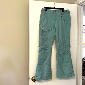 North Face ski pants. Lightly used and in great condition.